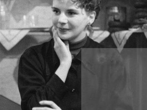 BARMAID AL POLISHES SERVICE CLUB IN GLASGOW 1955