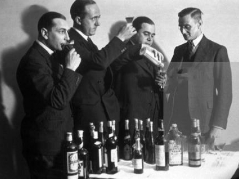 JURY TASTING AL WINE SPIRIT CHALLENGE LONDRA 1933